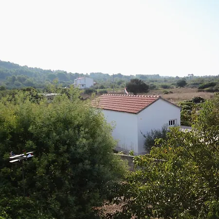 Triple Gornje Selo 5170c Gostinjska kuća 2*